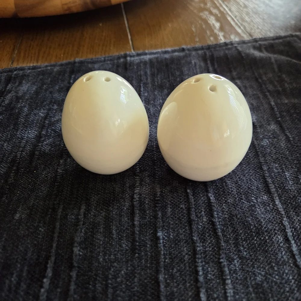 Vintage Ceramic Egg Shaped Salt & Pepper Shakers